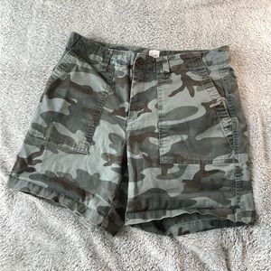 GAP I W I Size 6 I Camouflage I Cuffed Hem Chino Shorts I